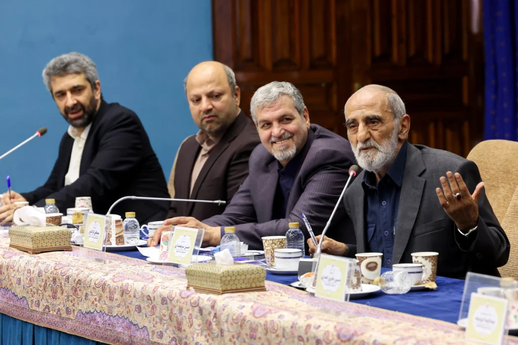 شریعتمداری در نشست دیدار با اصحاب رسانه