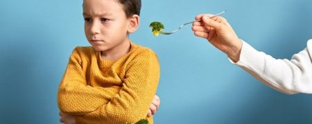 ۱۰ ترفند برای این که به جنگ با بدغذایی کودکان بروید!