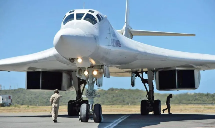 بمبافکن Tupolev Tu-160
