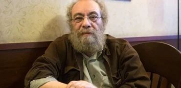انتقاد مسعود فراستی از تاسیان: «سریال هیچی نداره، نه آبرو داره، نه شرف داره نه سینما»