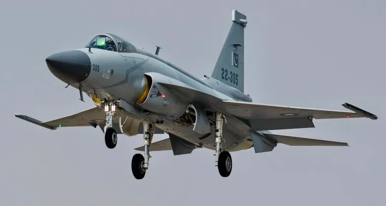 جنگنده JF-17