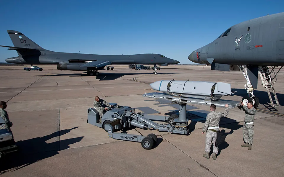 بمبافکن B-1B Lancer