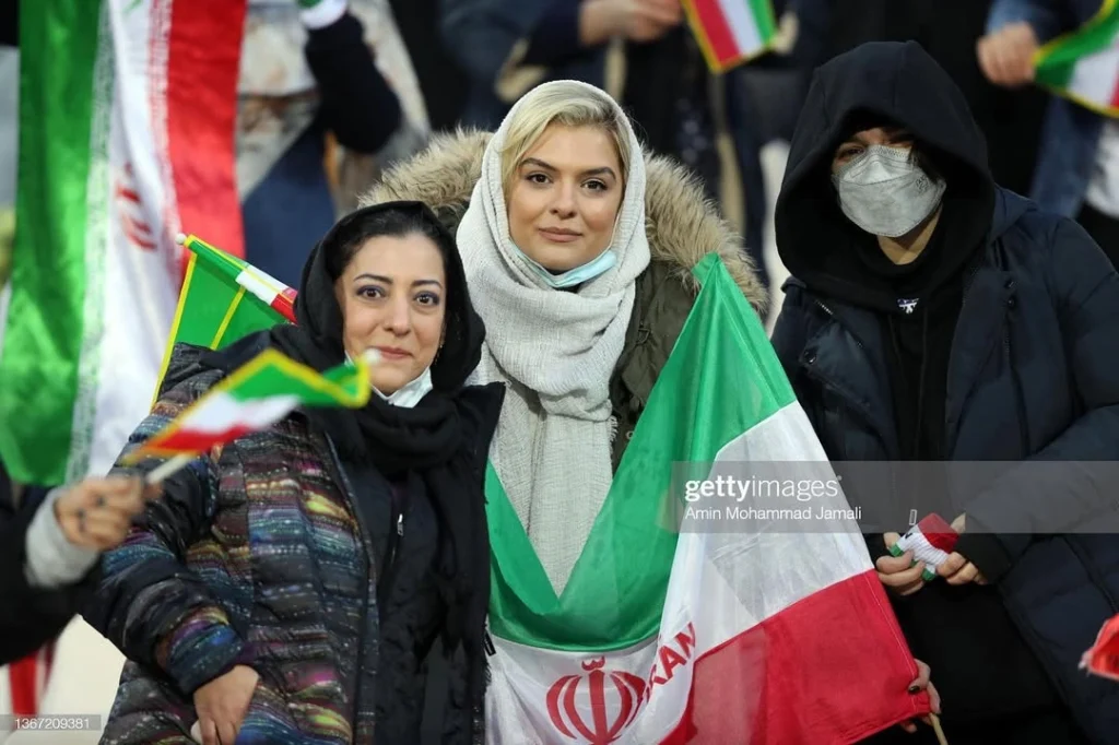 دنیا مدنی و خواهرش
