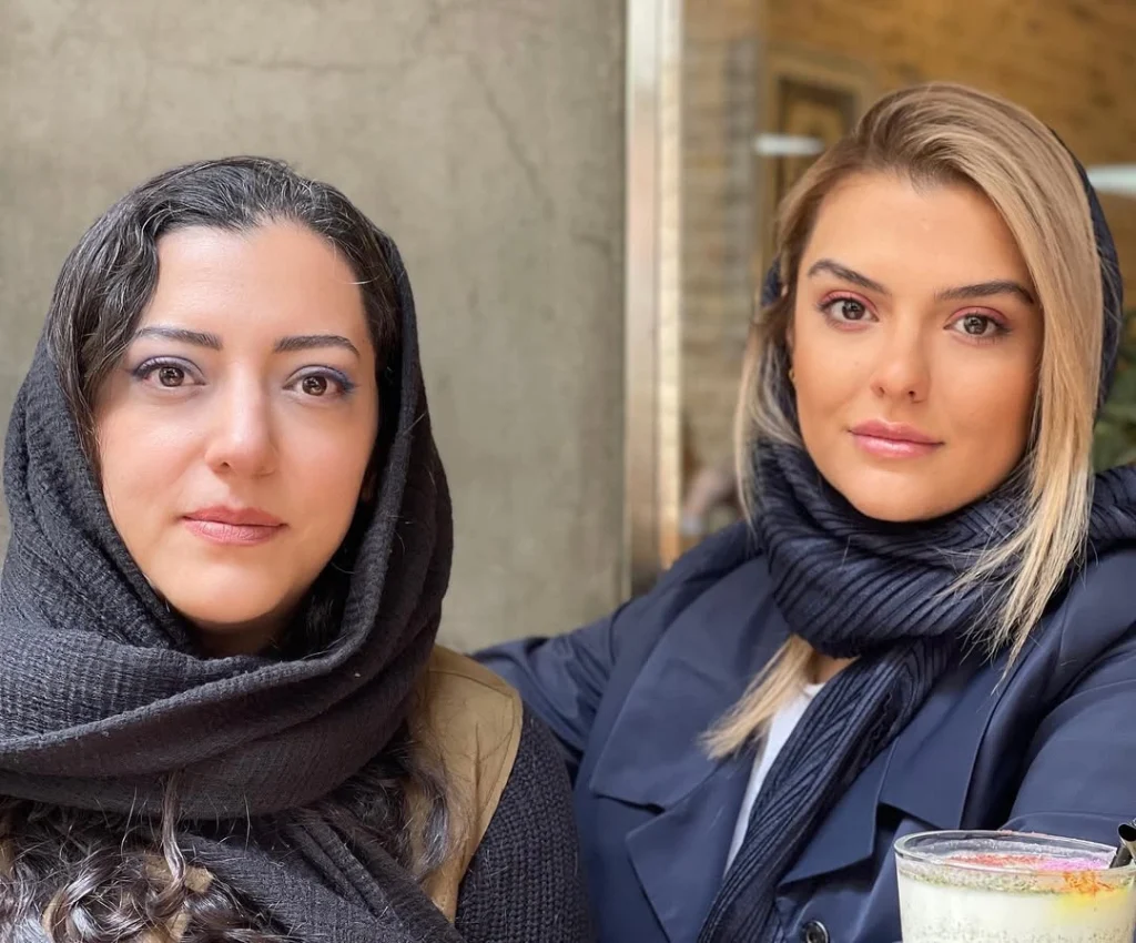 دنیا مدنی و خواهرش