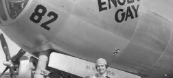 بمب افکن B-29 Superfortress ملقب به Enola Gay