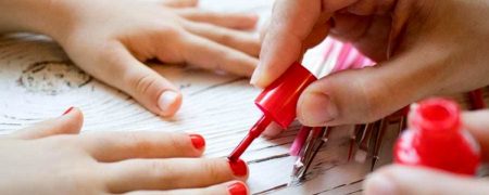 پیشنهاد روانشناس صداوسیما درباره لاک زدن دختربچه‌ها + ویدیو