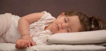 نگهداری کودک در منزل با پرستار آموزش‌دیده