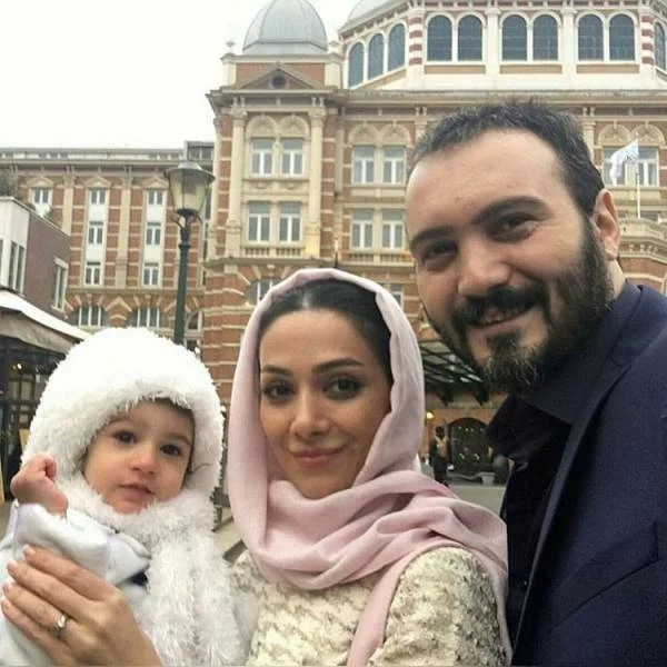 کامبیز دیرباز و همسر و فرزندش