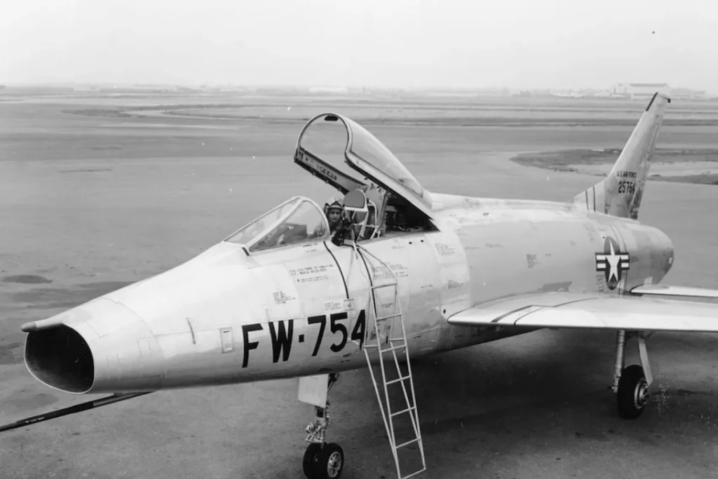 F-100 سوپر سیبر