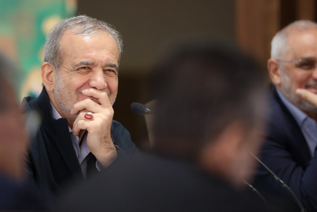 شوخی مسعود پزشکیان با بمباران صداوسیما: «ما خودمان در اتفاق بودیم!» + ویدیو