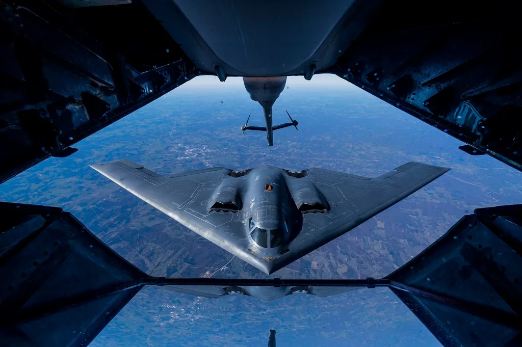  بمب‌افکن B-2