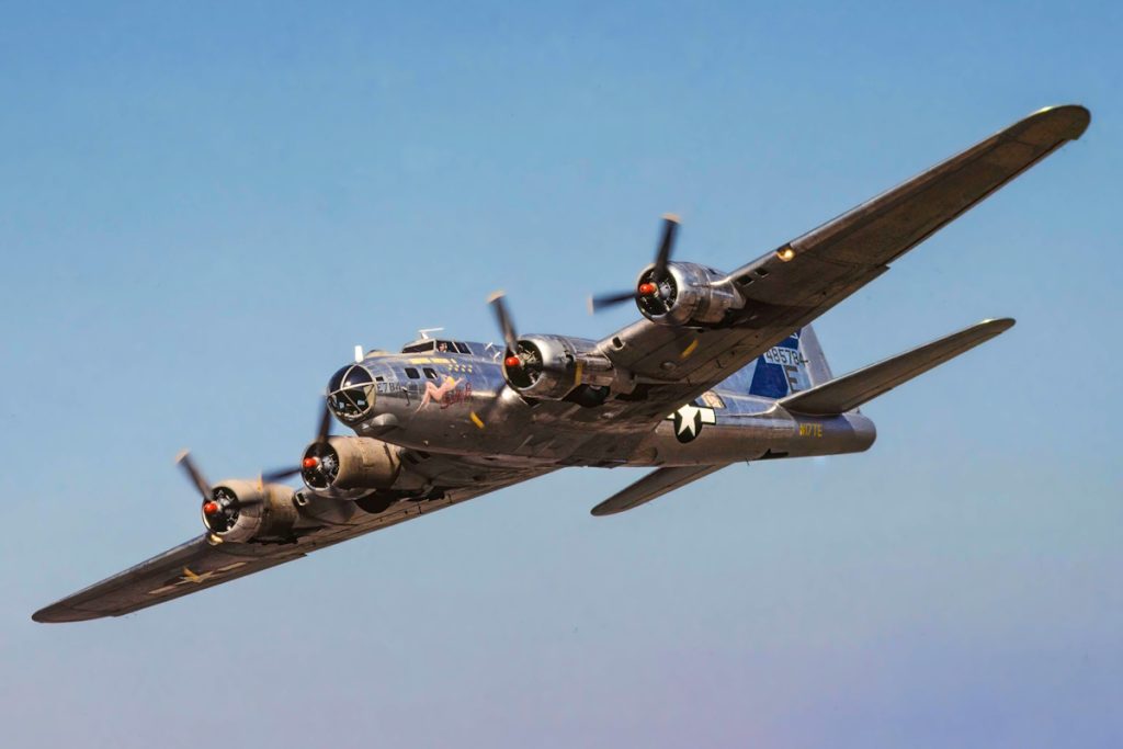 بمب افکن Boeing B-17 Flying Fortress