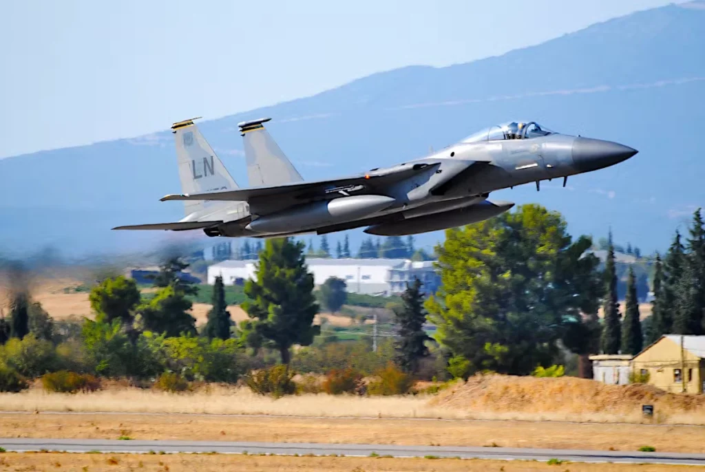 جنگنده آمریکایی F-15 Eagle 