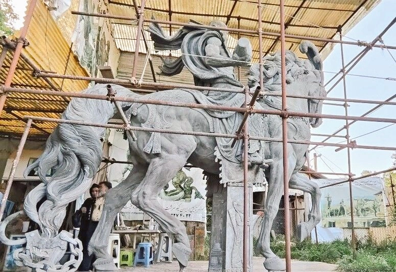 تندیس کوروش شهرام گودرزی