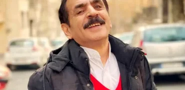 واکنش بامزه قدرت‌الله ایزدی به آغاز سال تحصیلی با انجام حرکات موزون! + ویدیو