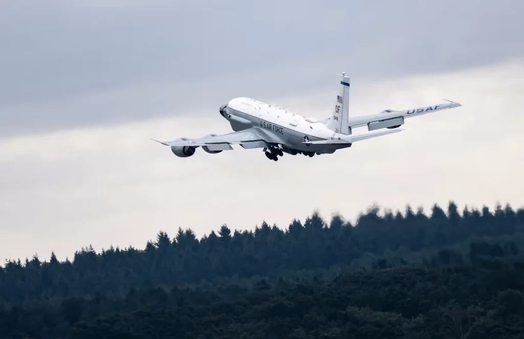 هواپیمای rc-135-rivet-joint