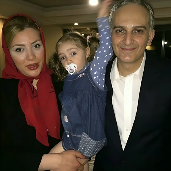 بیژن بنفشه خواه و همسر و دخترش