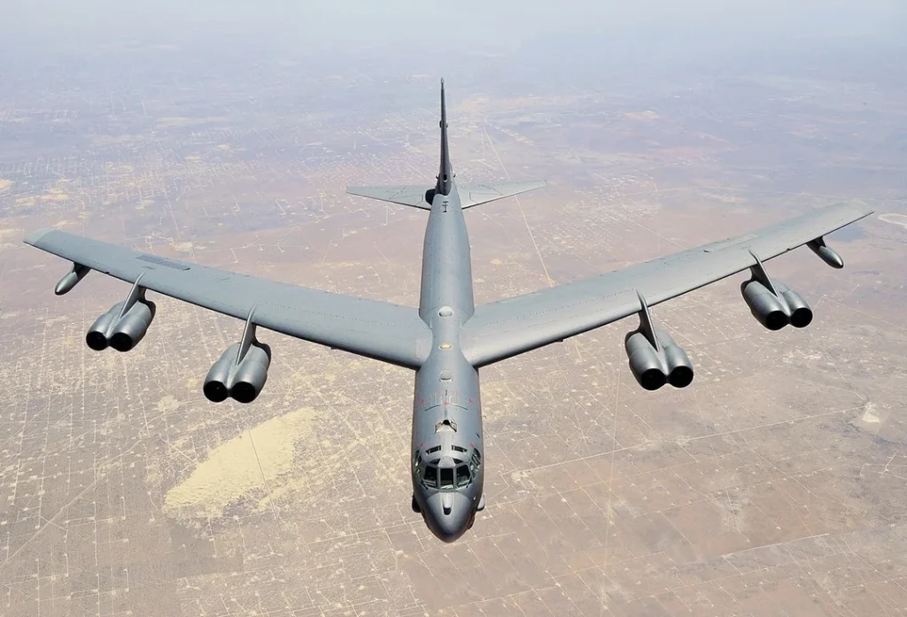 بمبافکن B-52
