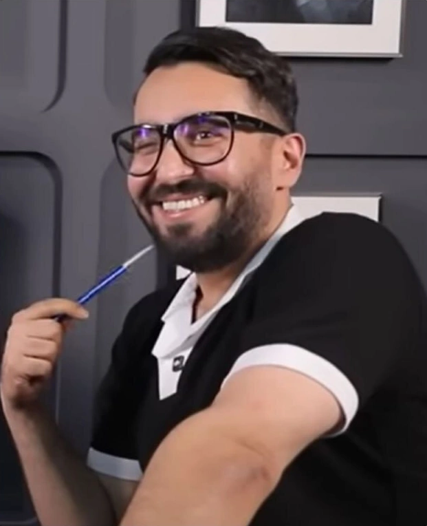 مصاحبهگر با شراره رخام