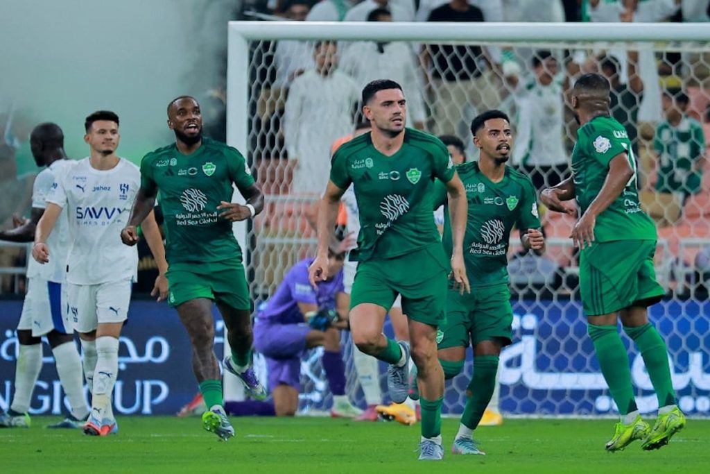 الاهلی ۳-۳ الهلال؛ الکلاسیکو پرگل عربستان سعودی با قضاوت علیرضا فغانی بدون برنده