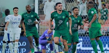 الاهلی ۳-۳ الهلال؛ ال‌کلاسیکو پرگل عربستان سعودی با قضاوت علیرضا فغانی بدون برنده