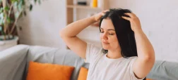 ۸ گام طلایی برای جلوگیری از پیری مو؛ از ماساژ پوست سر تا لایه‌برداری آن