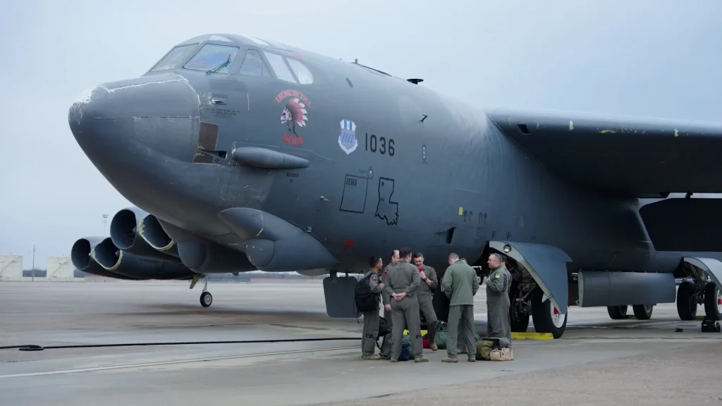 بمبافکن B-52