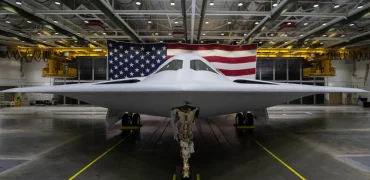 ویژگی‌های منحصر به فرد بمب‌افکن B-21 Raider در مقایسه با سایر جنگنده‌ها چیست؟