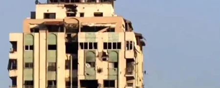 لحظه‌ای که بلندترین برج غزه با خاک یکسان شد + ویدیو