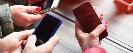 بدترین برندهای گوشی موبایل از نظر خراب شدن؛ خبر بد برای کاربران آیفون!