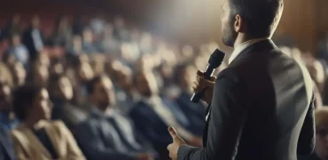 یک عبارت سه‌کلمه‌ای که باعث جلب توجه «فوری» افراد و گوش دادن به شما می‌شود