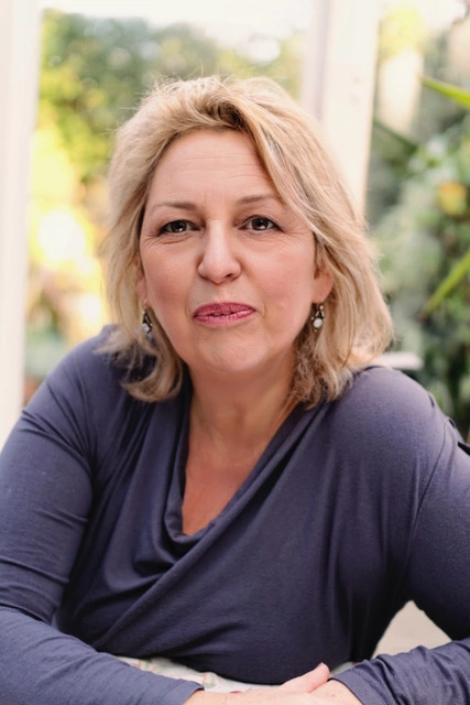 سالی بیکر، روان‌درمانگر