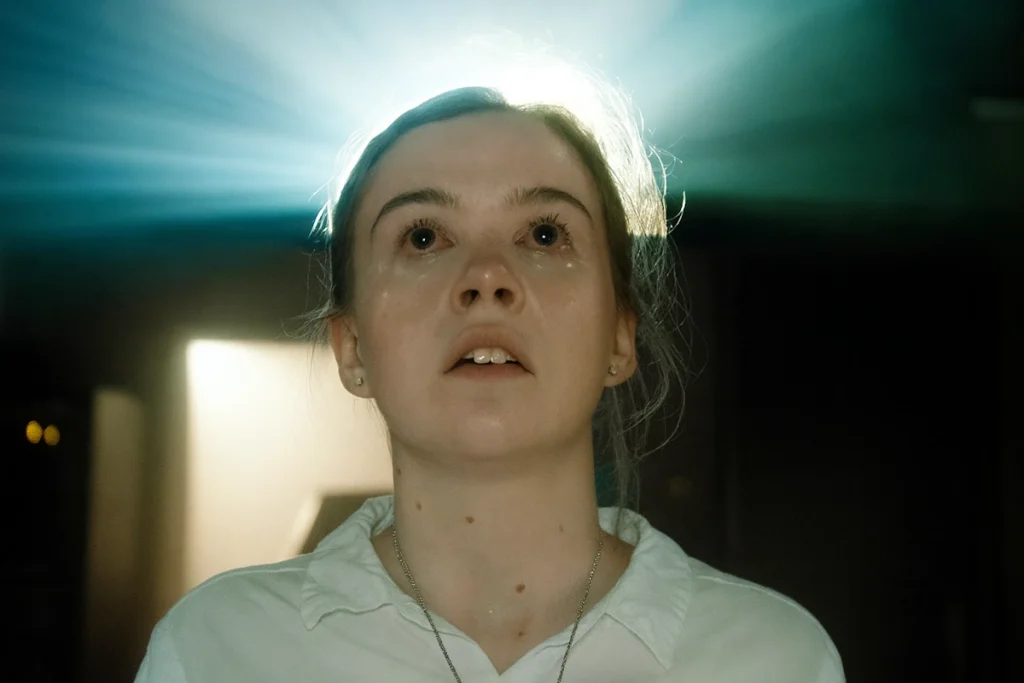 ۱۰ فیلم ترسناک کوتاه یوتیوبی برای یک ترس سریع؛ از Light’s Out تا Portrait of God