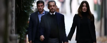 خداحافظی اشک‌آلود رئیس‌جمهور سابق فرانسه با همسرش در اولین روز زندان + ویدیو