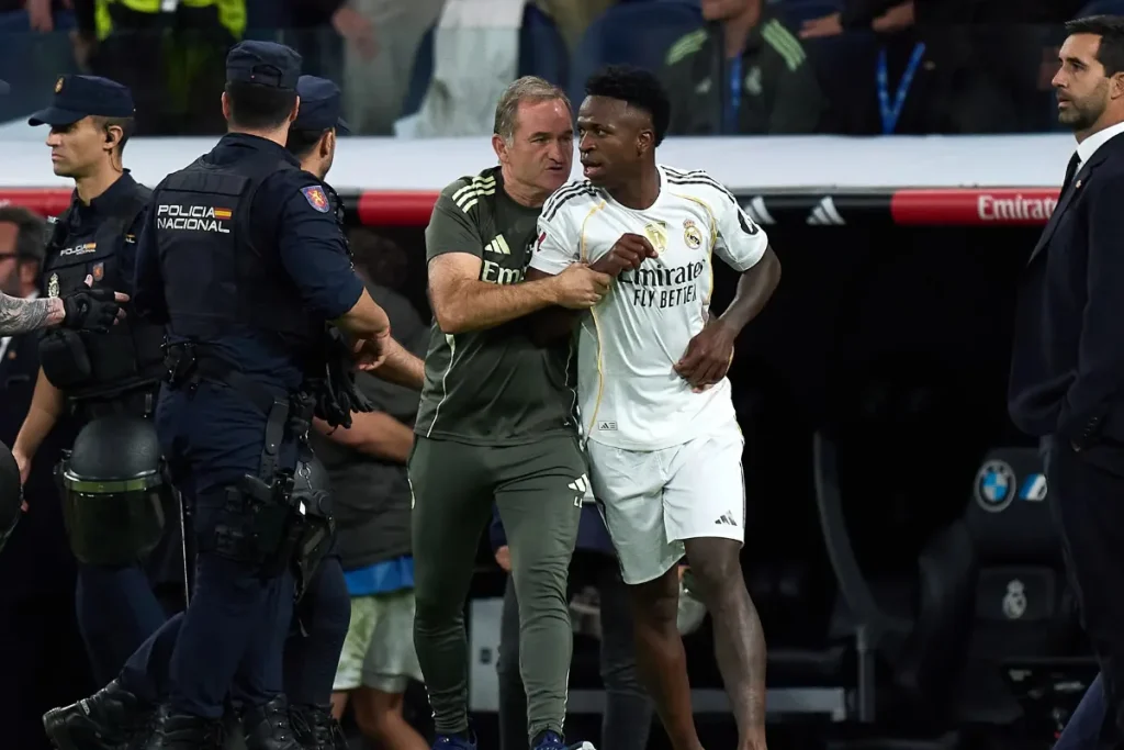 وینیسیوس در آستانه ترک رئال مادرید پس از درگیری با سرمربی تیم در بازی الکلاسیکو