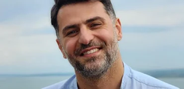 خاطره باورنکردنی علی ضیا از ماجرای ماه عسل رفتن پدر و مادرش! + ویدیو