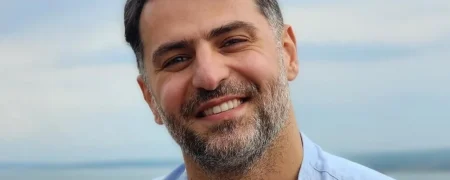 خاطره باورنکردنی علی ضیا از ماجرای ماه عسل رفتن پدر و مادرش! + ویدیو