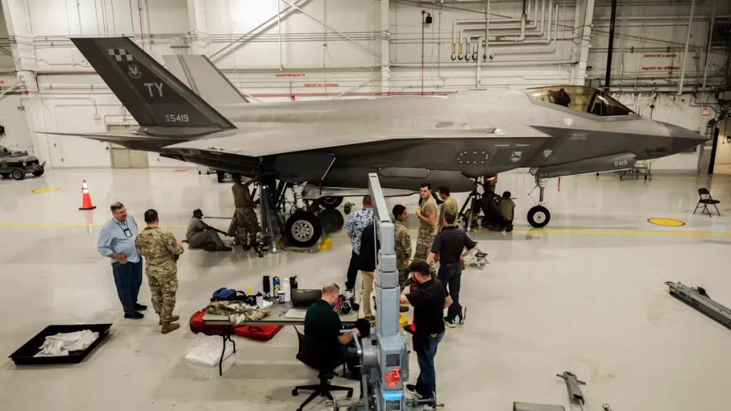 جت جنگنده اف-۳۵ در کارخانه لاکهید مارتین