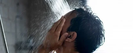 حمام اجباری جوان ۲۳ ساله ترک پس از سه سال با دستور مقامات دولتی! + ویدیو