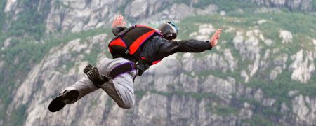 تست بانجی جامپینگ بدون طناب از روی بلندترین پل هوایی جهان در چین + ویدیو