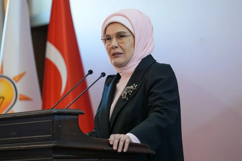 بیوگرافی امینه اردوغان؛ از فعالیتهای اجتماعی تا انتقادات از زندگی لاکچری بانوی اول ترکیه