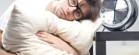 همیشه خسته‌اید؟ شاید یک اختلال نادر دارید که حتی بلند شدن از تخت را سخت می‌کند!