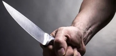 لحظه سوء‌قصد به یک روحانی در صحن امام‌زاده یحیی + ویدیو