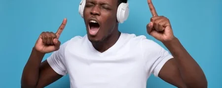 چرا مردان هرگز از آهنگ‌های دوران نوجوانی‌ خود دل نمی‌کنند؟