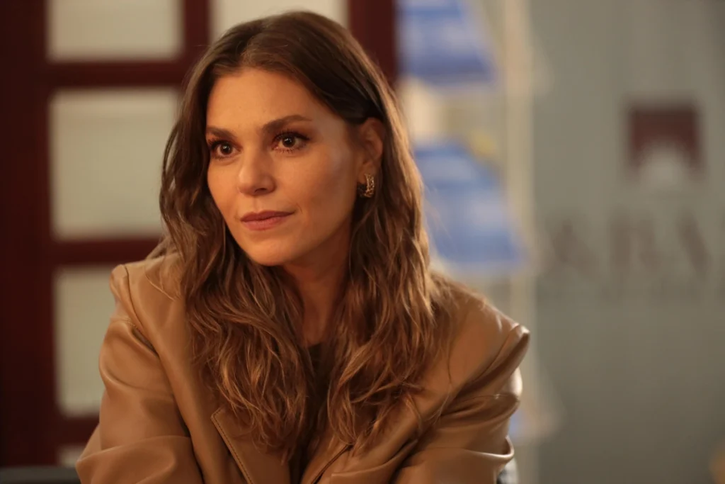 آسلی انور در سریال ترکی اشراف