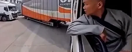 اجرای «نسخه جاده‌ای معبد شائولین»  توسط یک راننده تریلی! + ویدیو