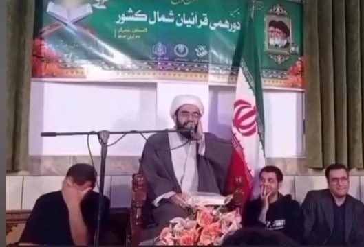 اذان گفتن یک روحانی به زبان چینی در فضای مجازی وایرال شد + ویدیو