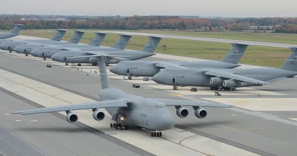 هواپیما C-5M Super Galaxy