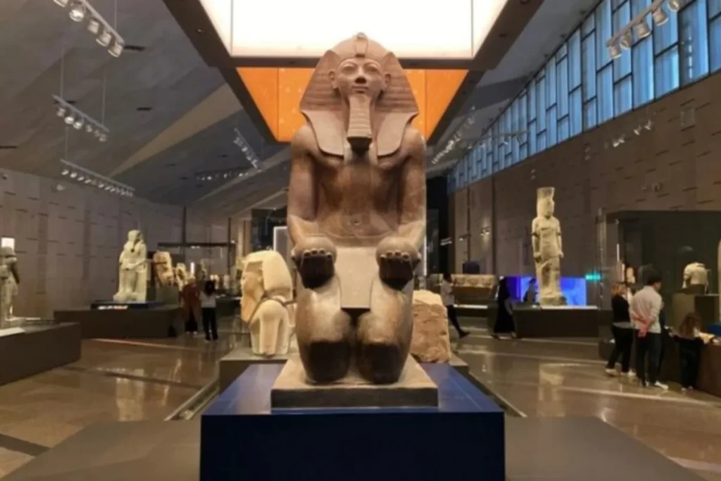 از گنجینه دیدهنشده فرعون با بیش از بیش از ۱۰۰٬۰۰۰ اثر باستانی رونمایی شد + ویدیو