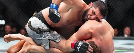 اسلام ماخاچف با شکست جک دلا مادالنا قهرمان دو دسته UFC شد + ویدیو مبارزه